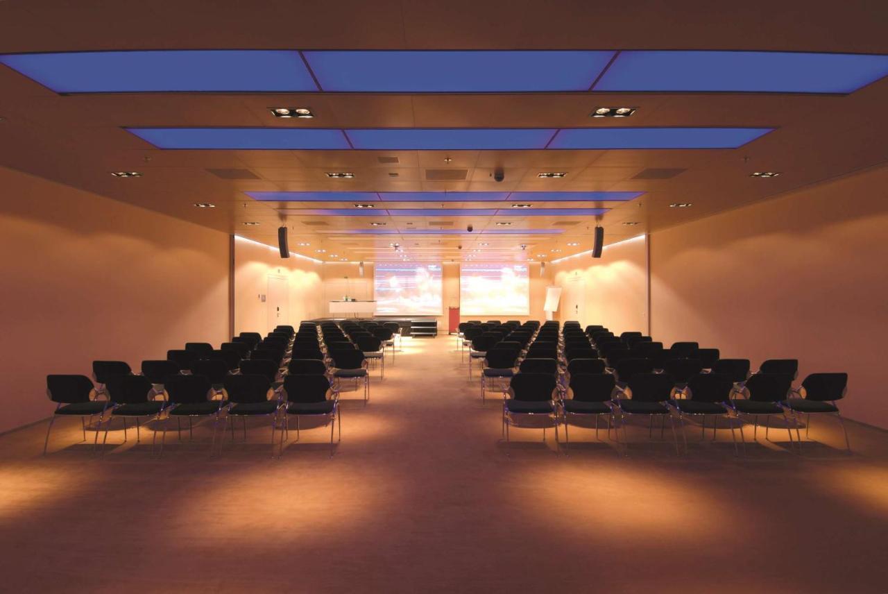 Radisson Blu Hotel, Hotel